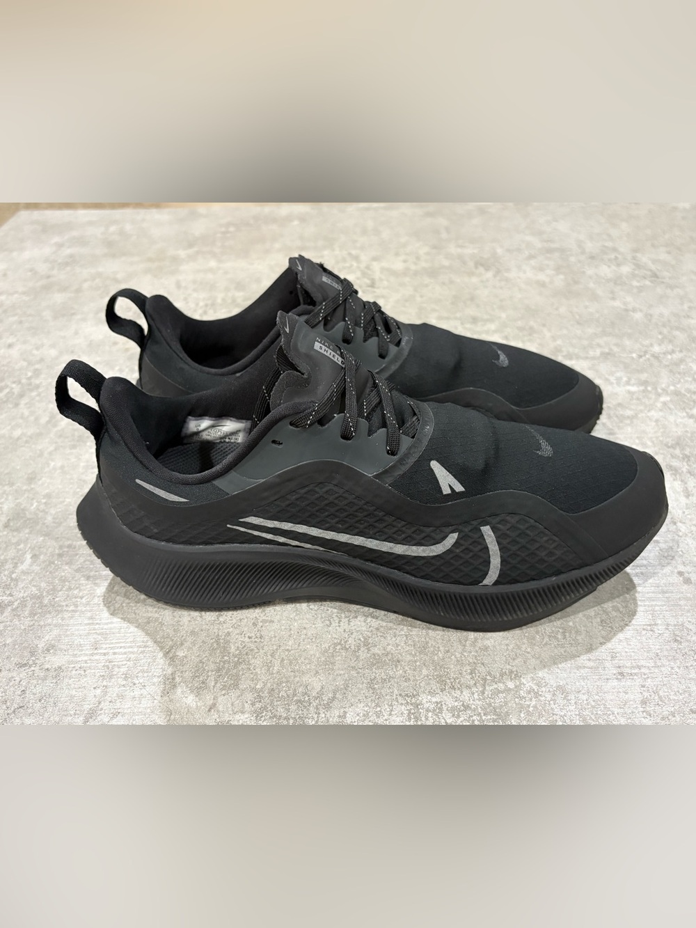 *Nike Air Zoom Pegasus 37 Shield Running Shoes